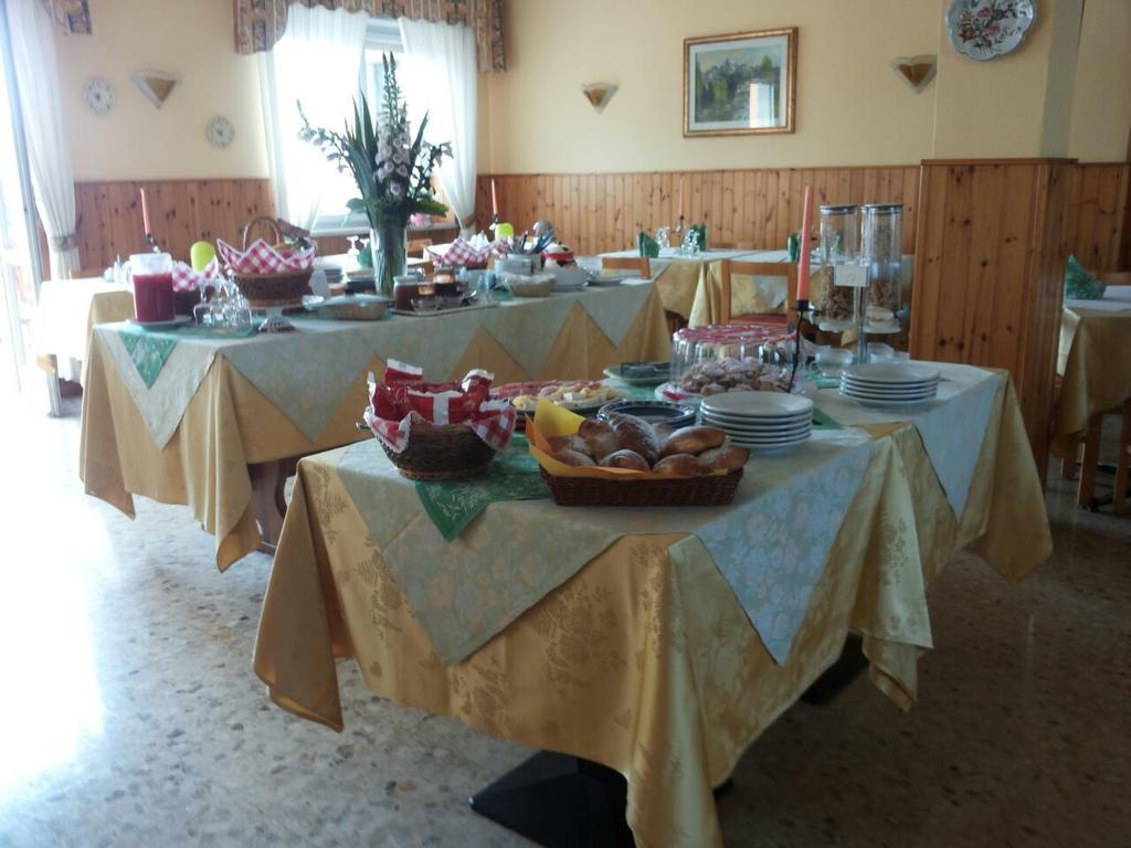 Hotel Serena Spiazzi Di Caprino 外观 照片