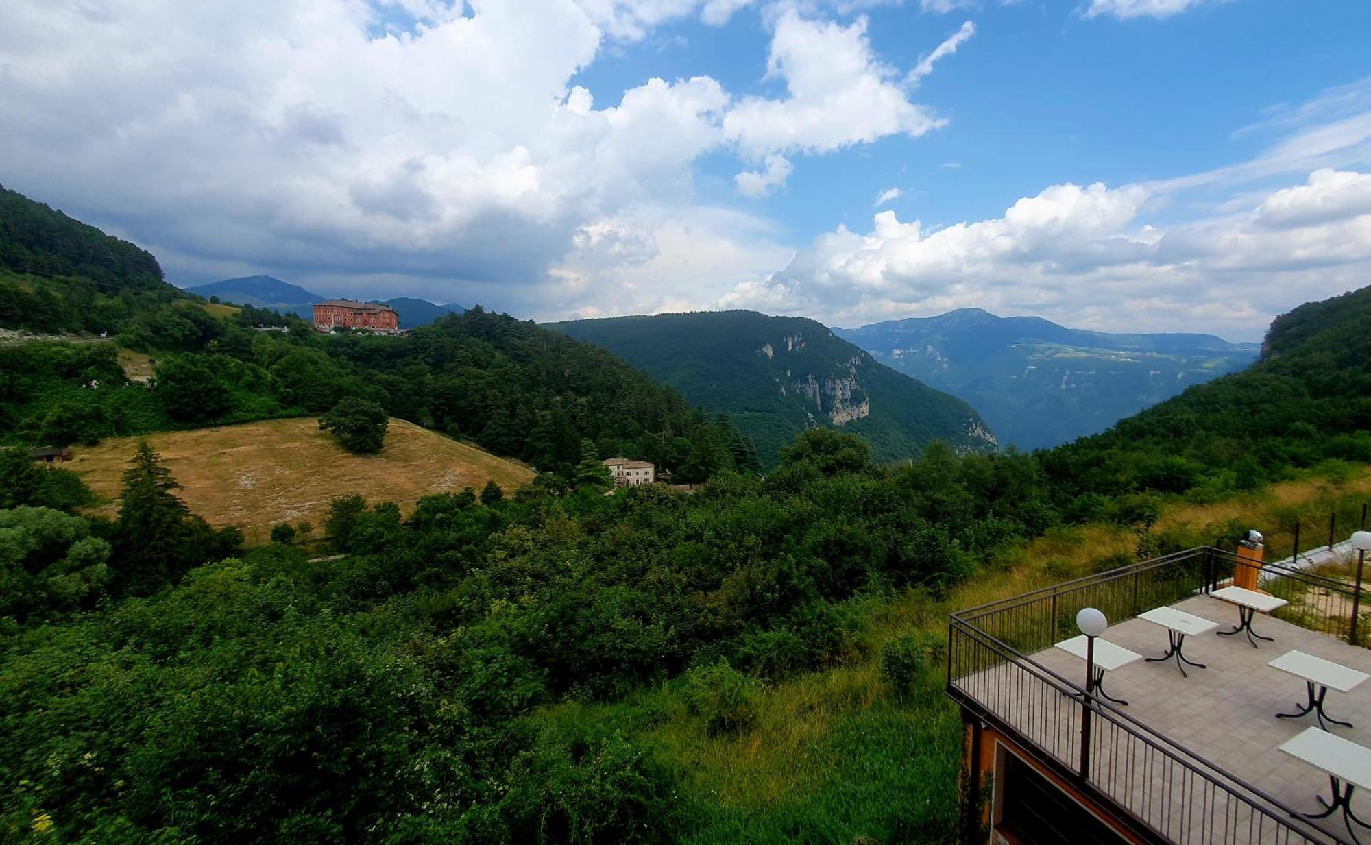 Hotel Serena Spiazzi Di Caprino 外观 照片
