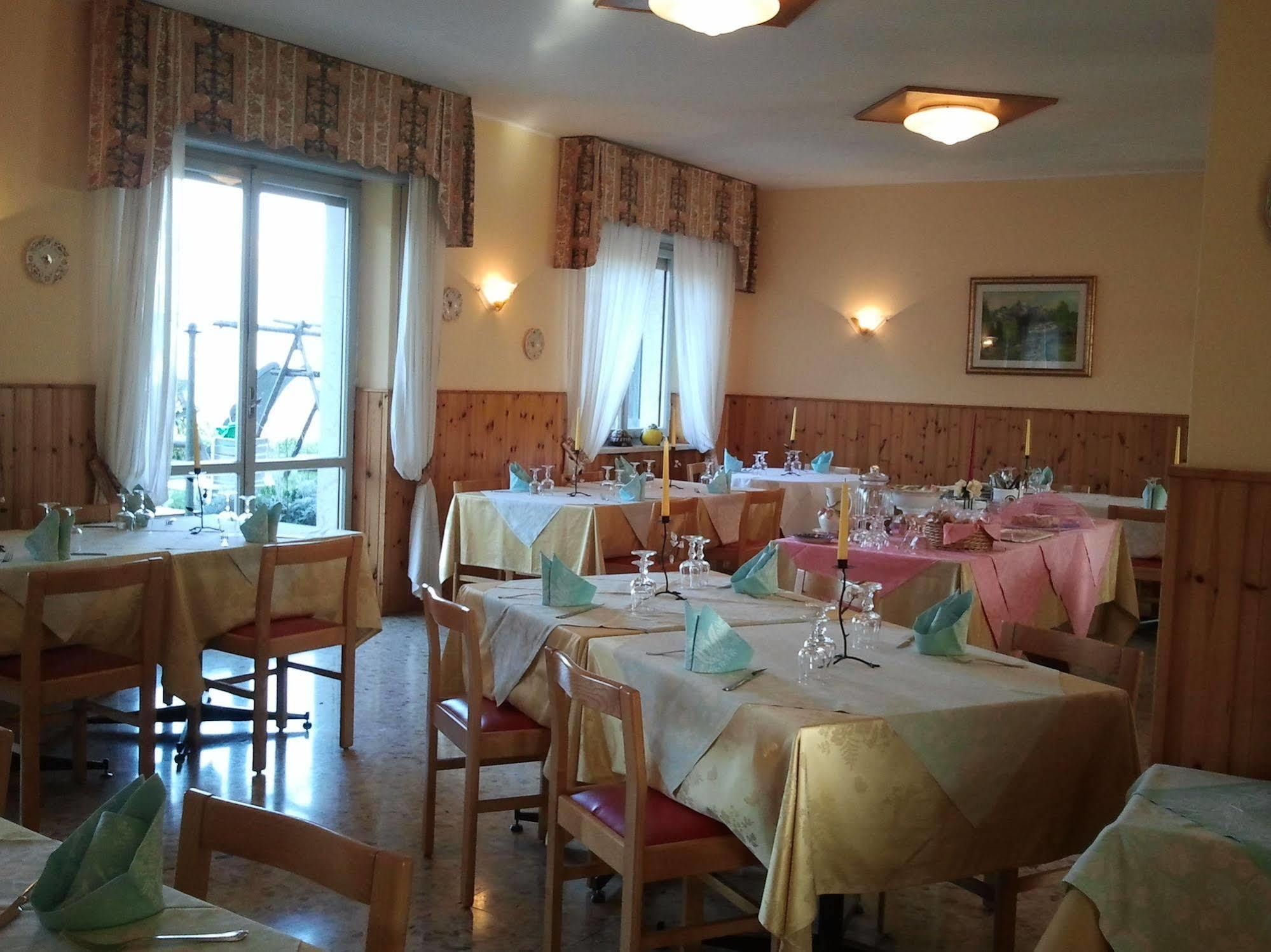Hotel Serena Spiazzi Di Caprino 外观 照片